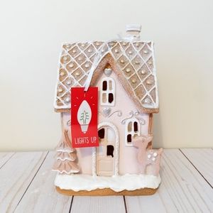 NWT Pink Light Up Gingerbread House